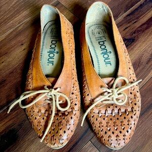 Beautiful vintage bonjour brown leather flats